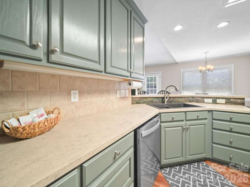 24794 NC 24/27 Highway, Albemarle, NC 28001.  MLS# CAR4398147, YatesRealty ID 34689. Are you ready to cook?