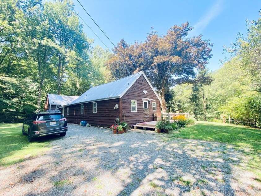 100 Crosspatch Drive, Bryson City, NC 28713.  MLS# CAR4287649, YatesRealty ID 34692. 