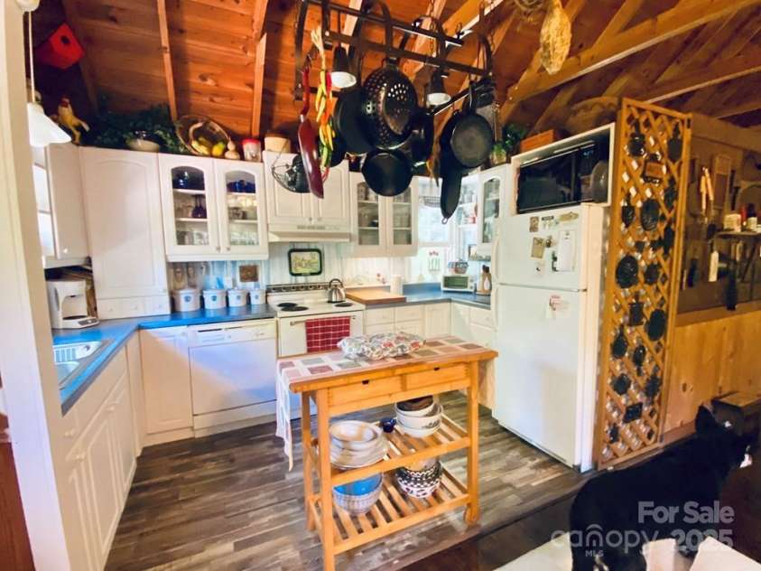 100 Crosspatch Drive, Bryson City, NC 28713.  MLS# CAR4287649, YatesRealty ID 34692. 