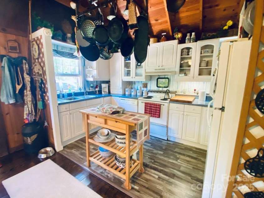 100 Crosspatch Drive, Bryson City, NC 28713.  MLS# CAR4287649, YatesRealty ID 34692. 