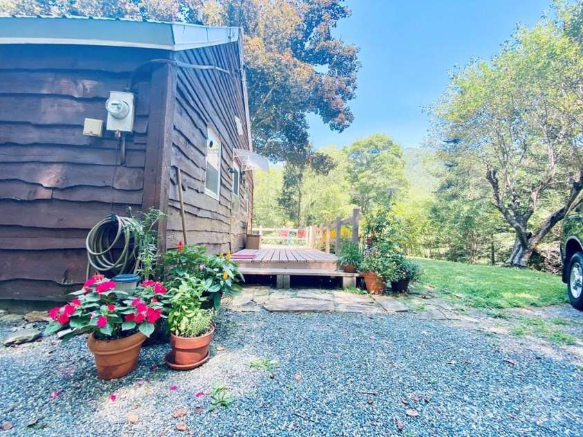 100 Crosspatch Drive, Bryson City, NC 28713.  MLS# CAR4287649, YatesRealty ID 34692. 