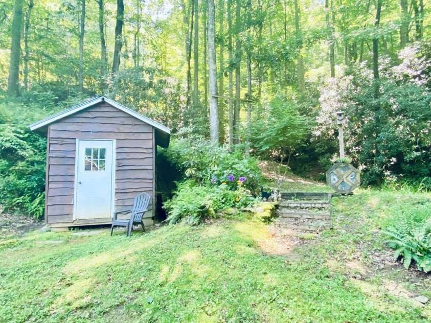 100 Crosspatch Drive, Bryson City, NC 28713.  MLS# CAR4287649, YatesRealty ID 34692. 