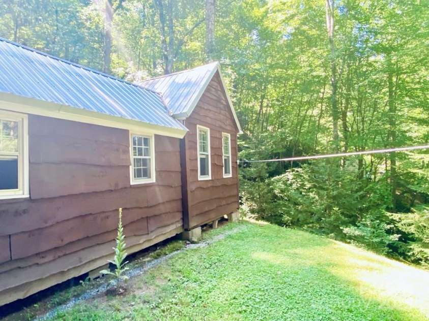 100 Crosspatch Drive, Bryson City, NC 28713.  MLS# CAR4287649, YatesRealty ID 34692. 