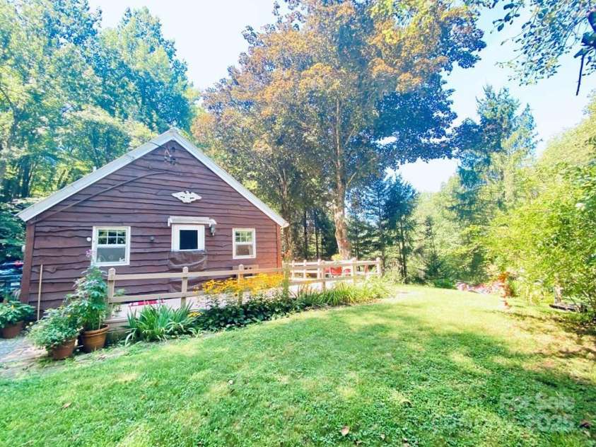 100 Crosspatch Drive, Bryson City, NC 28713.  MLS# CAR4287649, YatesRealty ID 34692. 