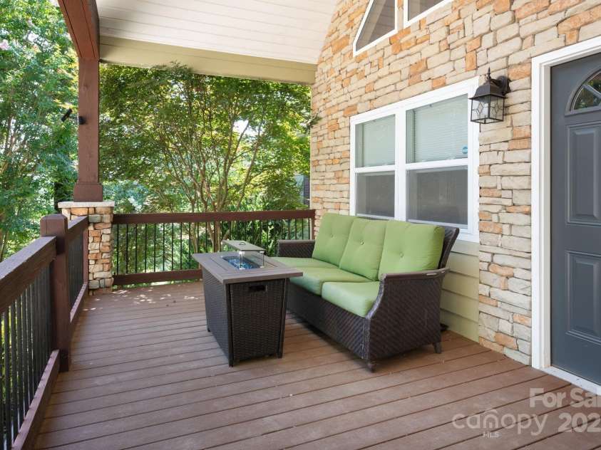 127 Deer Hill Lane, Weaverville, NC 28787.  MLS# CAR4295092, YatesRealty ID 34693. 