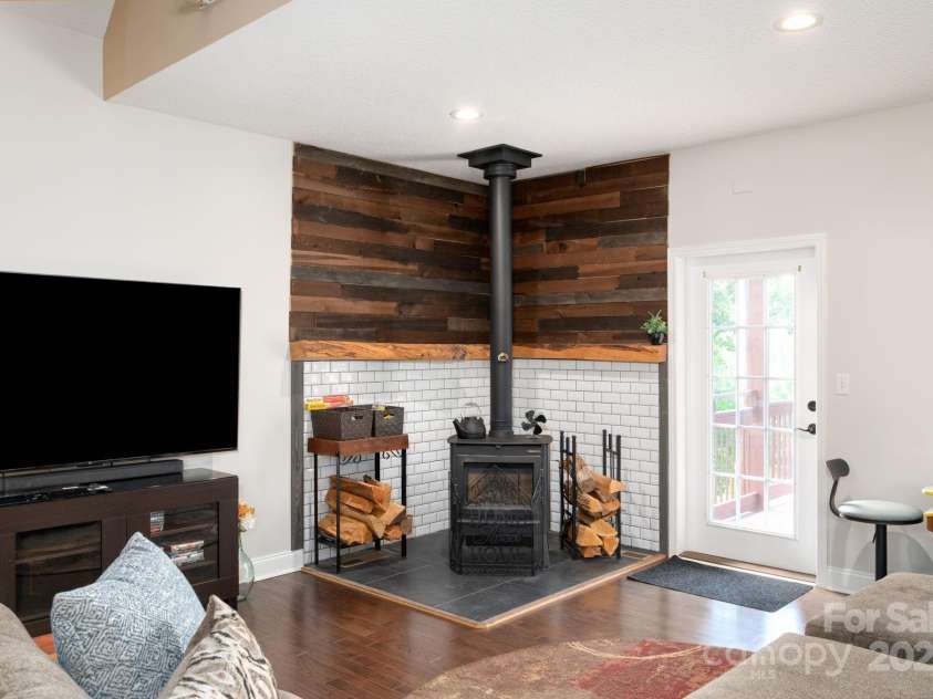 127 Deer Hill Lane, Weaverville, NC 28787.  MLS# CAR4295092, YatesRealty ID 34693. 