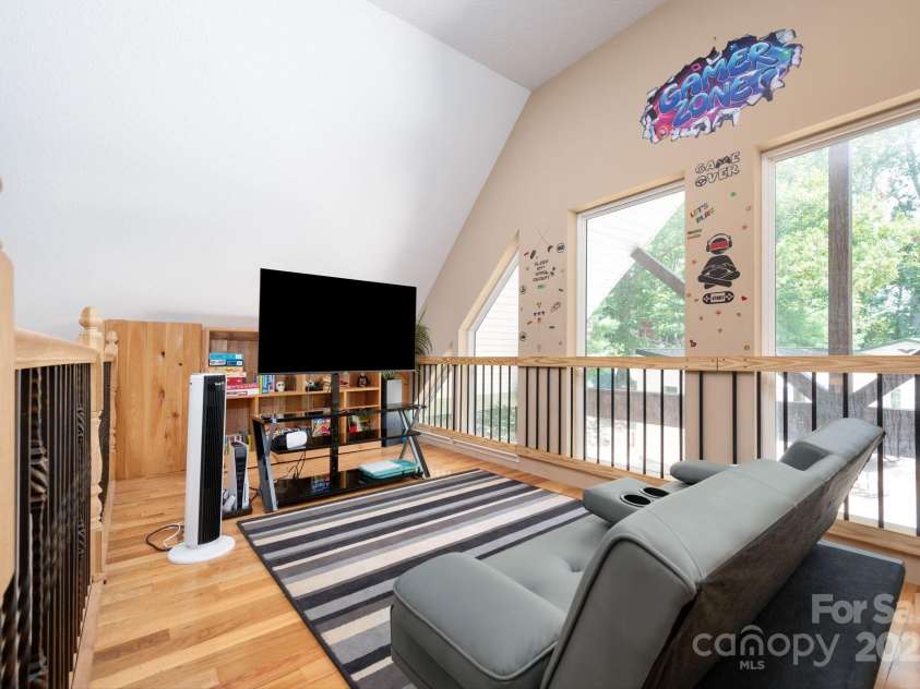 127 Deer Hill Lane, Weaverville, NC 28787.  MLS# CAR4295092, YatesRealty ID 34693. 