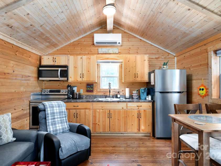 127 Deer Hill Lane, Weaverville, NC 28787.  MLS# CAR4295092, YatesRealty ID 34693. 