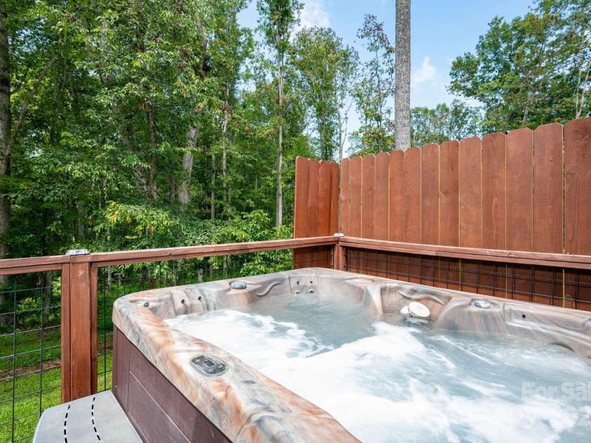127 Deer Hill Lane, Weaverville, NC 28787.  MLS# CAR4295092, YatesRealty ID 34693. 