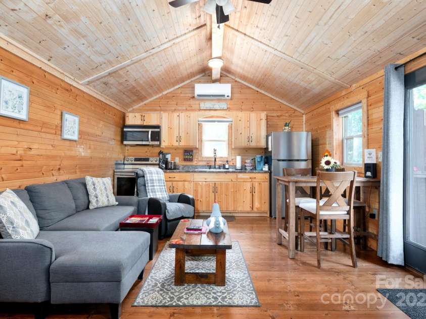 127 Deer Hill Lane, Weaverville, NC 28787.  MLS# CAR4295092, YatesRealty ID 34693. 
