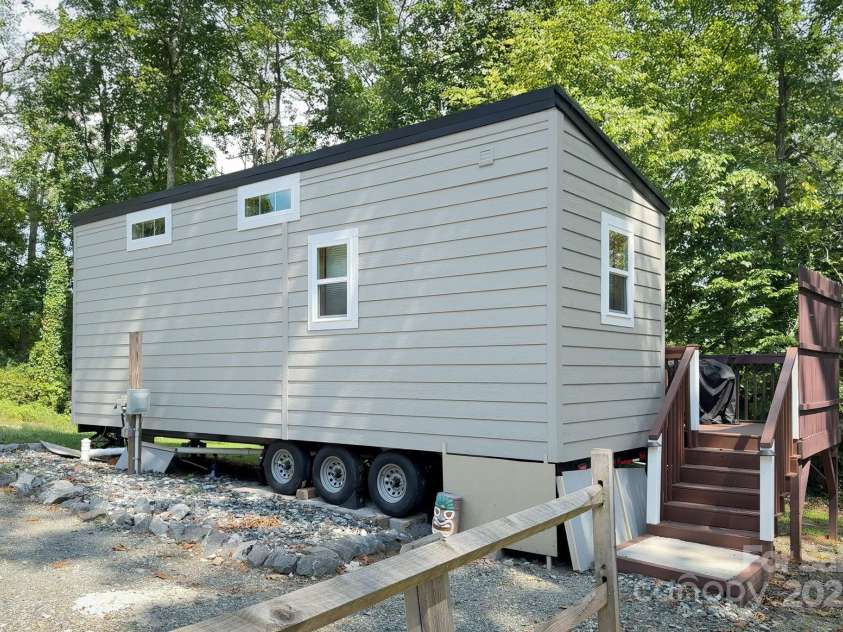 127 Deer Hill Lane, Weaverville, NC 28787.  MLS# CAR4295092, YatesRealty ID 34693. 