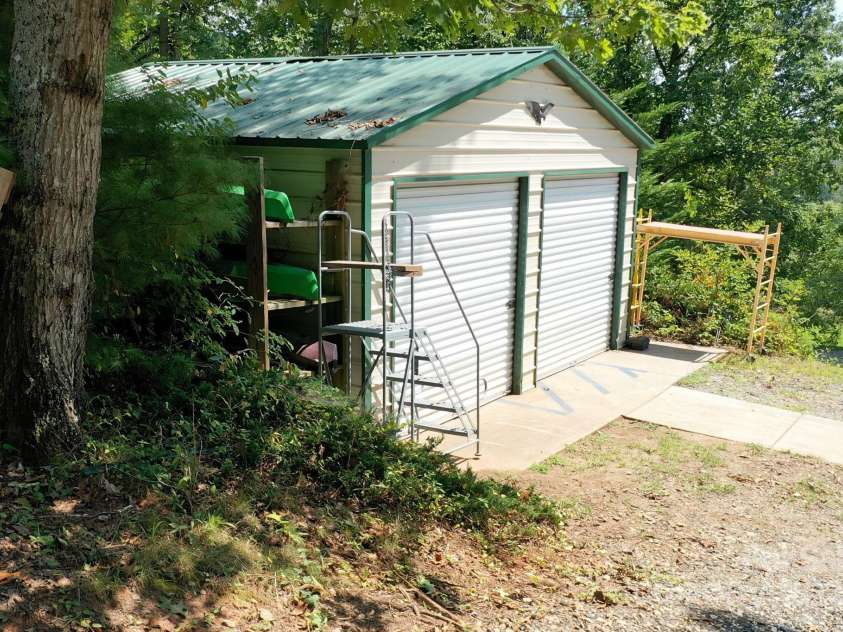 127 Deer Hill Lane, Weaverville, NC 28787.  MLS# CAR4295092, YatesRealty ID 34693. 