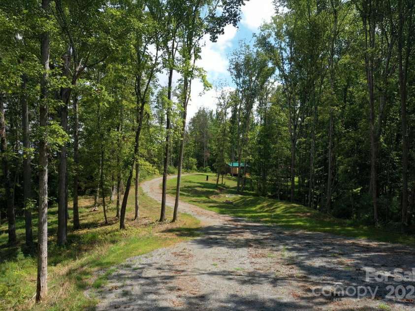 127 Deer Hill Lane, Weaverville, NC 28787.  MLS# CAR4295092, YatesRealty ID 34693. 