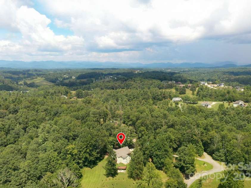 127 Deer Hill Lane, Weaverville, NC 28787.  MLS# CAR4295092, YatesRealty ID 34693. 