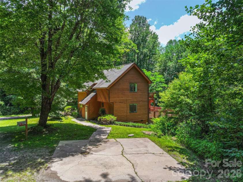 25 Little Creek Lane, Maggie Valley, NC 28751.  MLS# CAR4400072, YatesRealty ID 34693. 