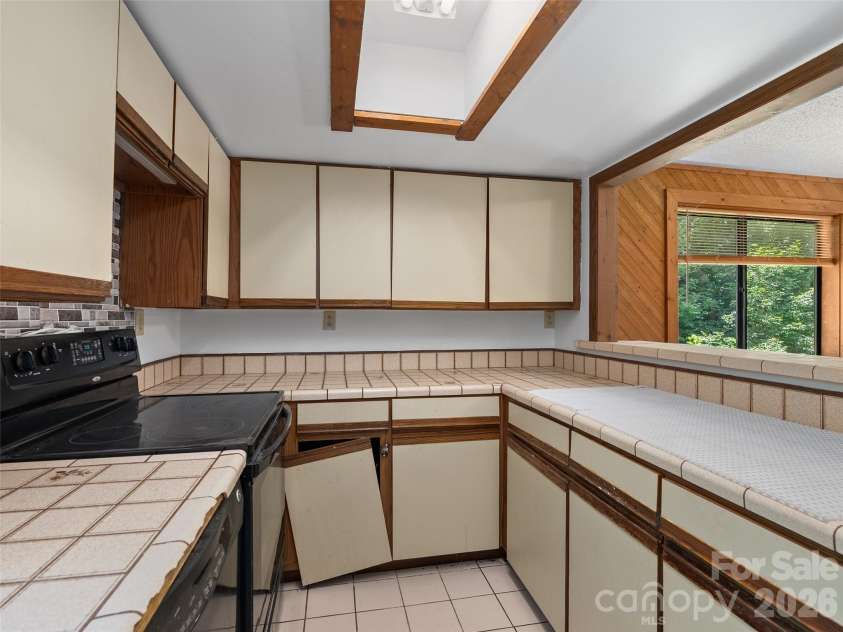 25 Little Creek Lane, Maggie Valley, NC 28751.  MLS# CAR4400072, YatesRealty ID 34693. 