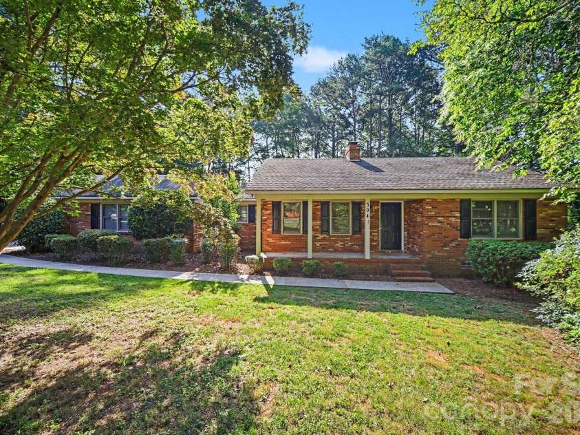 304 Julia Drive, Lincolnton, NC 28092.  MLS# CAR4399775, YatesRealty ID 34694. 