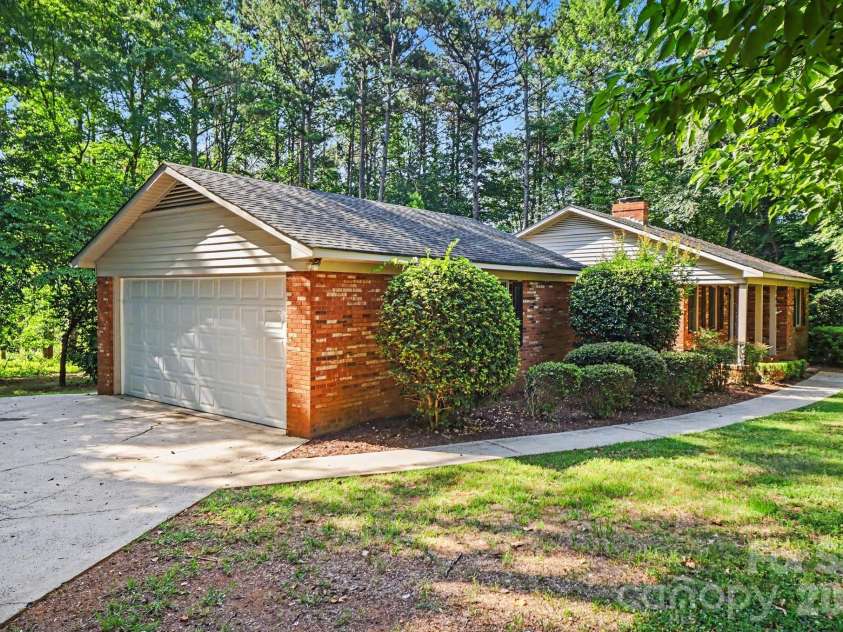 304 Julia Drive, Lincolnton, NC 28092.  MLS# CAR4399775, YatesRealty ID 34694. 