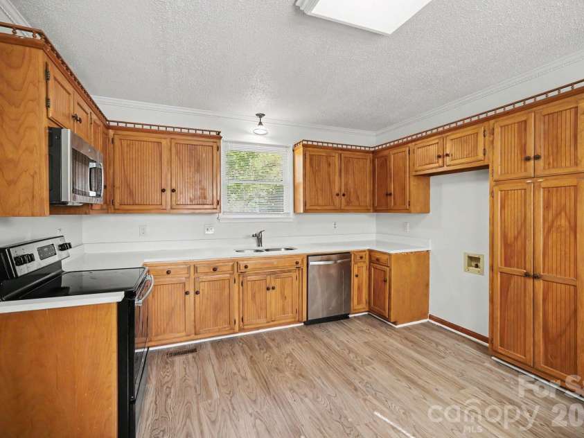 304 Julia Drive, Lincolnton, NC 28092.  MLS# CAR4399775, YatesRealty ID 34694. 