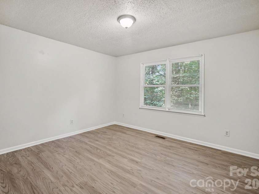 304 Julia Drive, Lincolnton, NC 28092.  MLS# CAR4399775, YatesRealty ID 34694. 