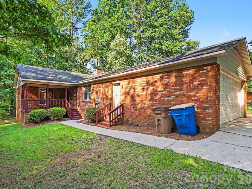 304 Julia Drive, Lincolnton, NC 28092.  MLS# CAR4399775, YatesRealty ID 34694. 