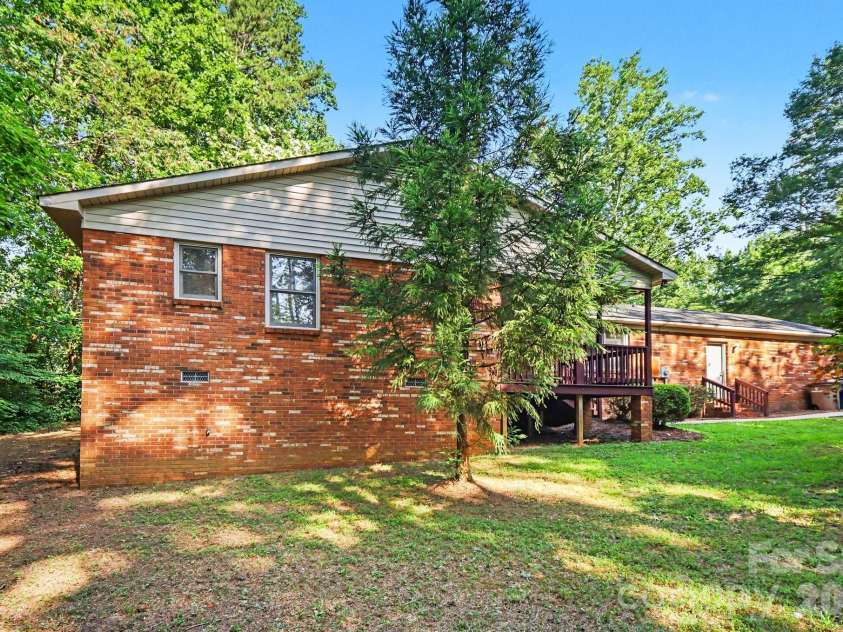 304 Julia Drive, Lincolnton, NC 28092.  MLS# CAR4399775, YatesRealty ID 34694. 