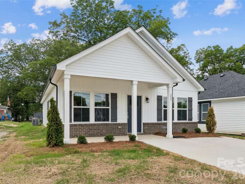 223 11th Street, Salisbury, NC 28144.  MLS# CAR4399876, YatesRealty ID 34695. 