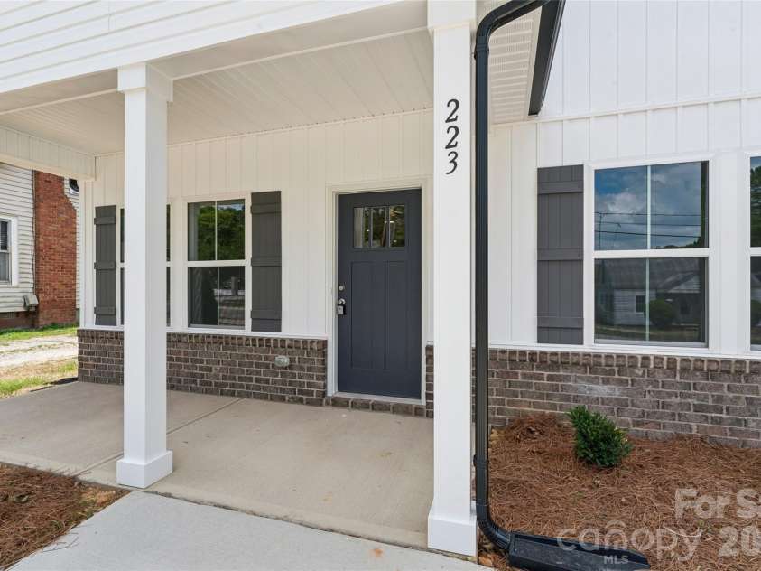 223 11th Street, Salisbury, NC 28144.  MLS# CAR4399876, YatesRealty ID 34695. 