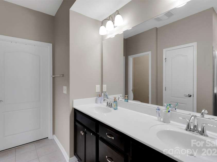 417 Brier Knob Drive, Fort Mill, SC 29715.  MLS# CAR4261100, YatesRealty ID 34695. 