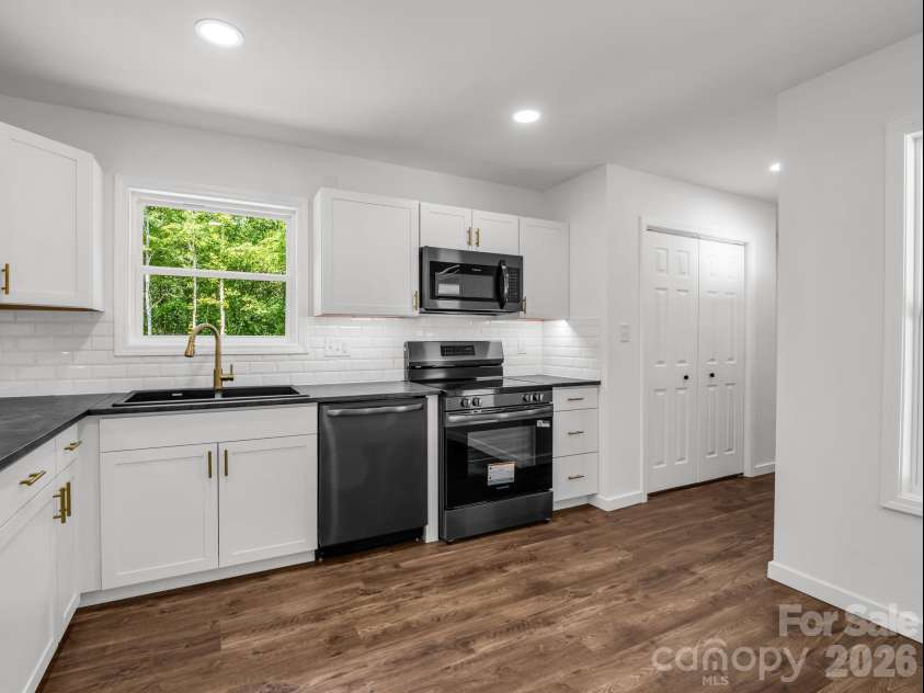 314 Maryland Drive, Forest City, NC 28043.  MLS# CAR4399377, YatesRealty ID 34696. 
