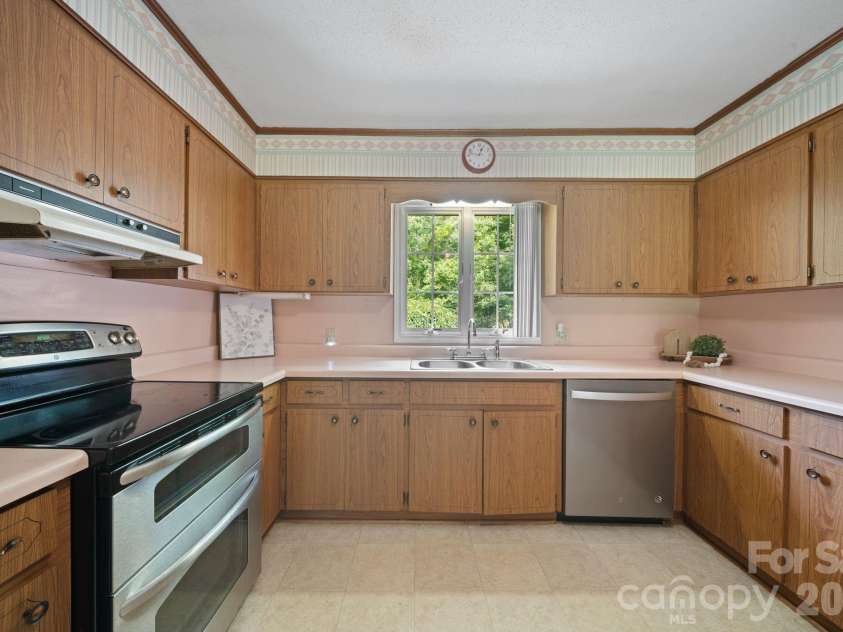 528 Baccus Siding Road, Green Mountain, NC 28740.  MLS# CAR4398758, YatesRealty ID 34699. 