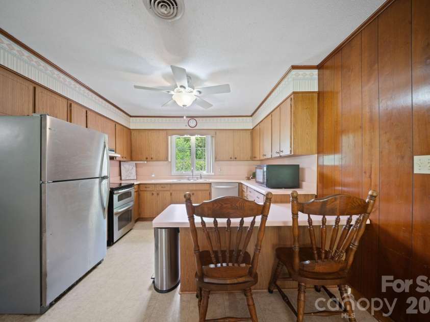 528 Baccus Siding Road, Green Mountain, NC 28740.  MLS# CAR4398758, YatesRealty ID 34699. 