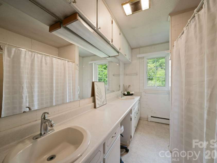 528 Baccus Siding Road, Green Mountain, NC 28740.  MLS# CAR4398758, YatesRealty ID 34699. 