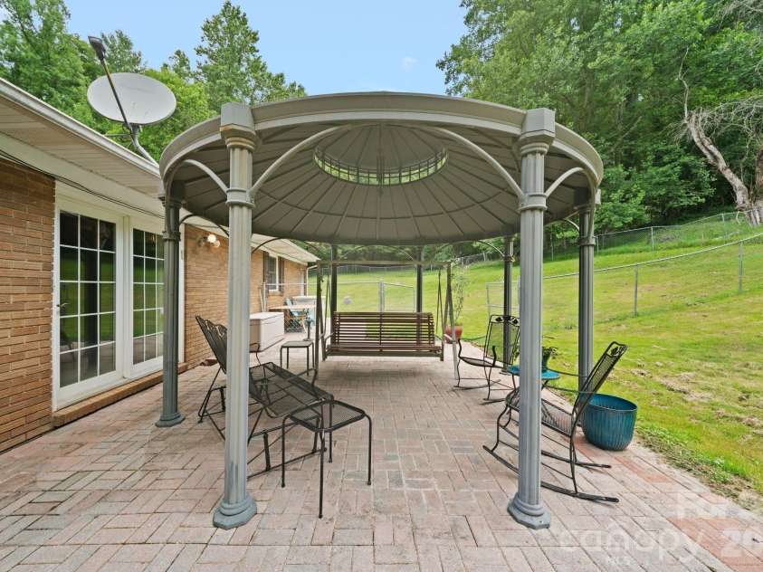 528 Baccus Siding Road, Green Mountain, NC 28740.  MLS# CAR4398758, YatesRealty ID 34699. 