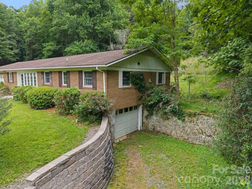 528 Baccus Siding Road, Green Mountain, NC 28740.  MLS# CAR4398758, YatesRealty ID 34699. 