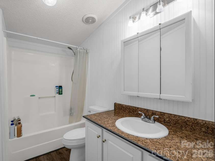 2053 Nancy Mountain Road, Rosman, NC 28772.  MLS# CAR4381811, YatesRealty ID 347. Second Bath, tub/shower combo