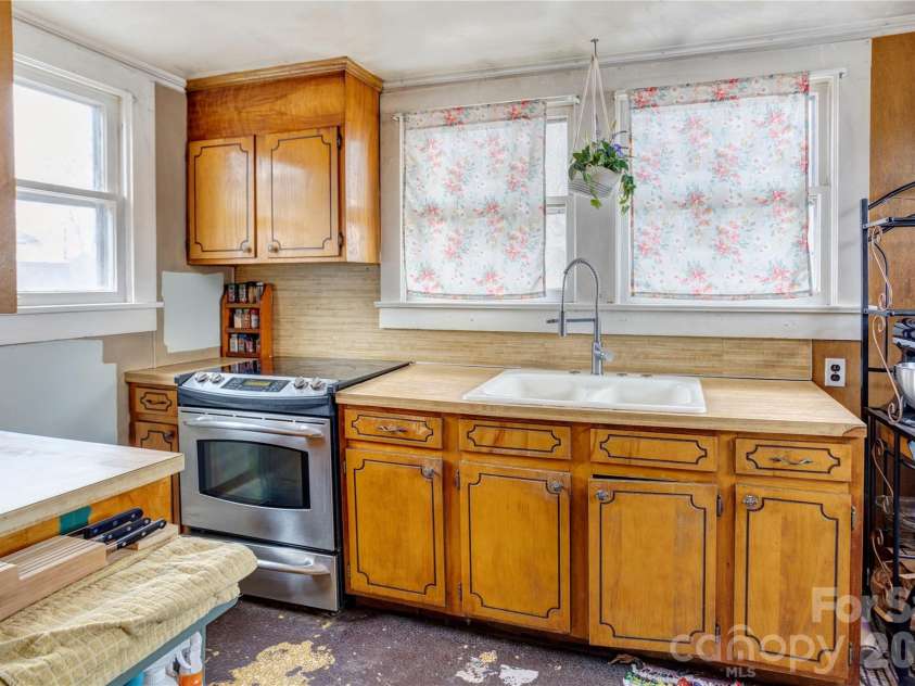 402 Salisbury Avenue, Spencer, NC 28159.  MLS# CAR4342111, YatesRealty ID 3470. 