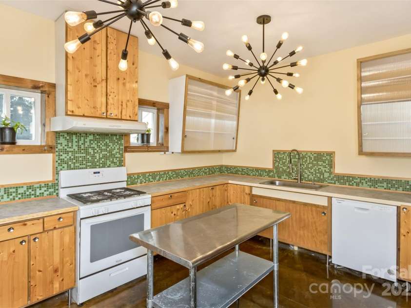 117 Old Dairy Drive, Leicester, NC 28748.  MLS# CAR4291419, YatesRealty ID 34700. Built with the cook in mind, the kitchen has extensive counterspace area with well-planned flow between the sink and appliances. With the added bonus of a stainless-steel prep island, the kitchen is perfect for prepari