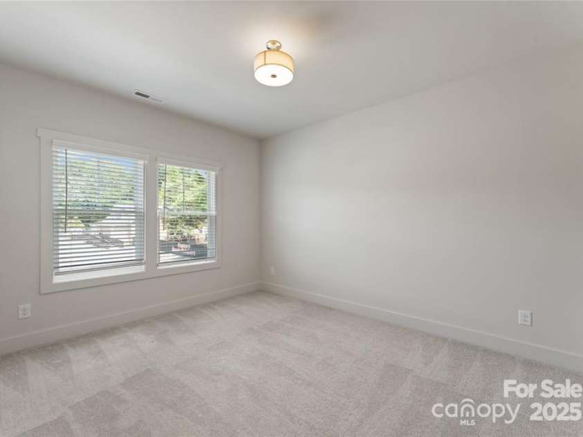 2600 Mason Circle, Charlotte, NC 28205.  MLS# CAR4291319, YatesRealty ID 34701. 