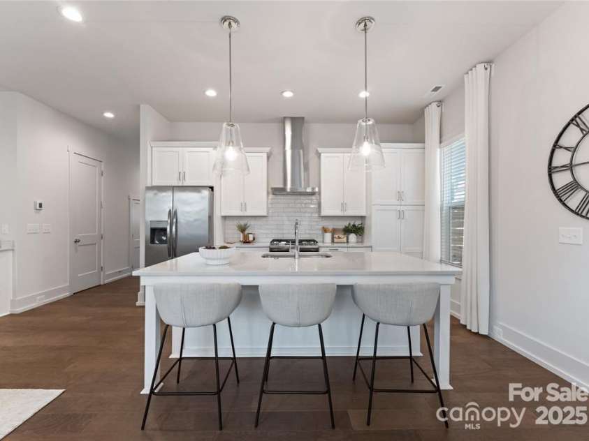 2600 Mason Circle, Charlotte, NC 28205.  MLS# CAR4291319, YatesRealty ID 34701. 