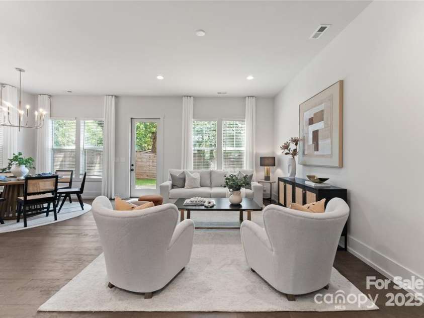 2600 Mason Circle, Charlotte, NC 28205.  MLS# CAR4291319, YatesRealty ID 34701. 