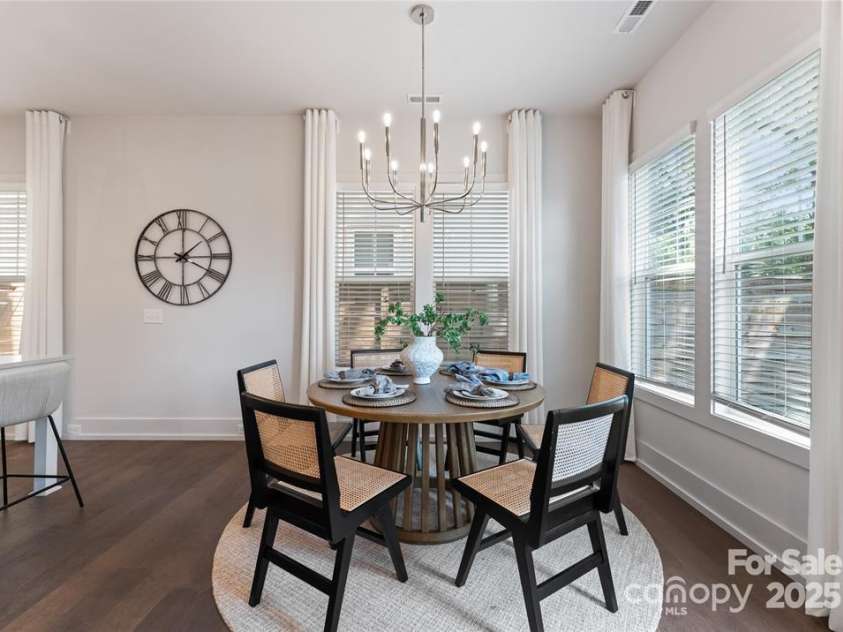 2600 Mason Circle, Charlotte, NC 28205.  MLS# CAR4291319, YatesRealty ID 34701. 