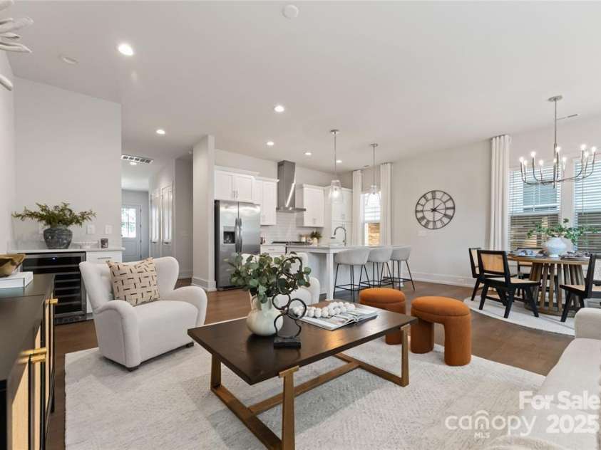 2600 Mason Circle, Charlotte, NC 28205.  MLS# CAR4291319, YatesRealty ID 34701. 