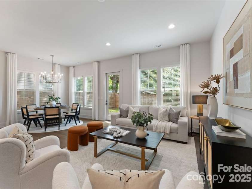 2600 Mason Circle, Charlotte, NC 28205.  MLS# CAR4291319, YatesRealty ID 34701. 