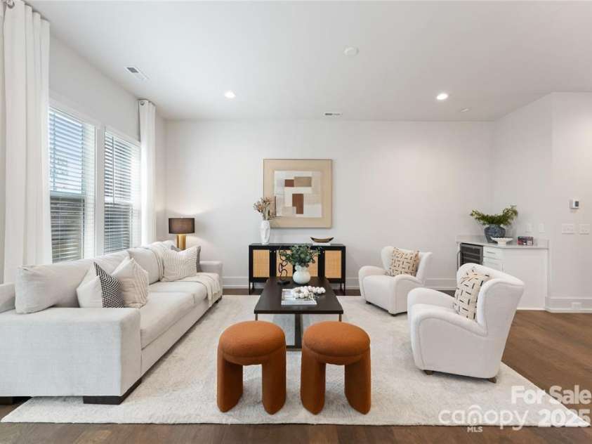 2600 Mason Circle, Charlotte, NC 28205.  MLS# CAR4291319, YatesRealty ID 34701. 