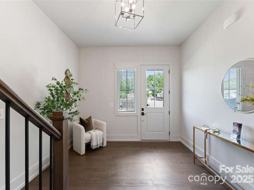 2600 Mason Circle, Charlotte, NC 28205.  MLS# CAR4291319, YatesRealty ID 34701. 