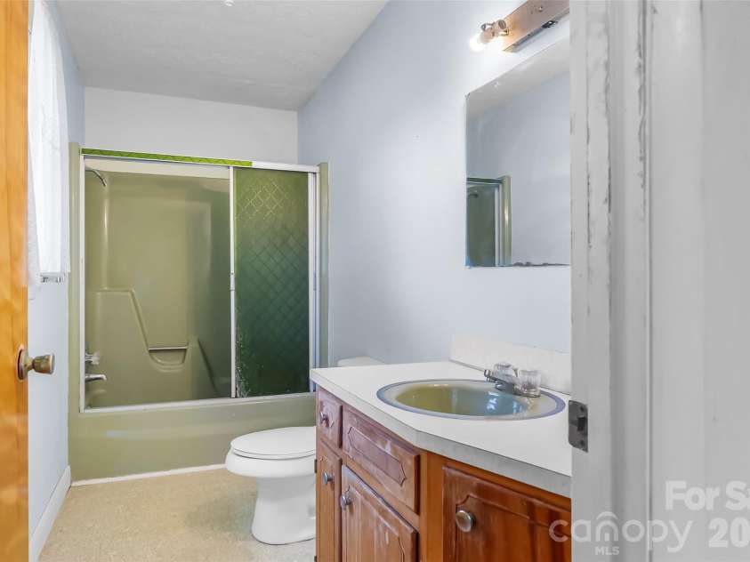 500 Pete Brittain Road, Morganton, NC 28655.  MLS# CAR4399853, YatesRealty ID 34701. 