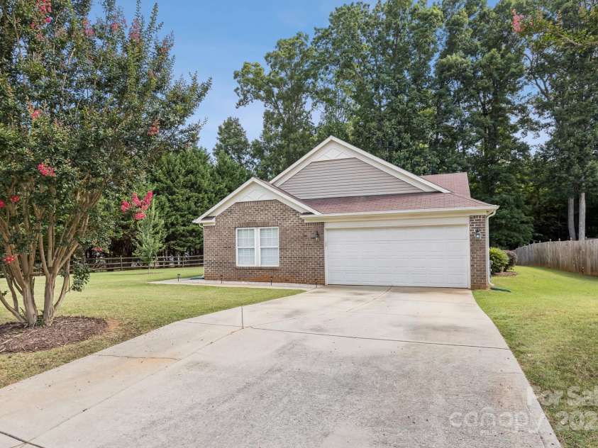 1909 Leesburg Drive, Clover, SC 29710.  MLS# CAR4279324, YatesRealty ID 34702. 