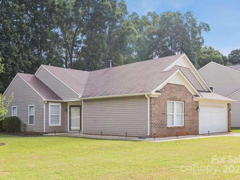 1909 Leesburg Drive, Clover, SC 29710.  MLS# CAR4279324, YatesRealty ID 34702. 