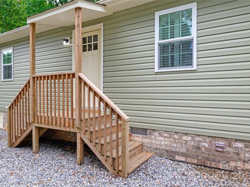 212 Spencer Street, High Point, NC 27265.  MLS# CAR4295295, YatesRealty ID 34703. 